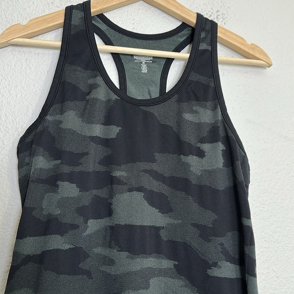 Athleta Speedlight Camo Tank Top Black Camo Womens Size Medium Activewear Gym - Picture 3 of 9